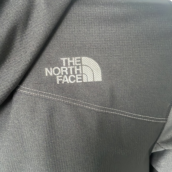Like New Men’s North Face Jacket Size Small - Picture 16 of 16